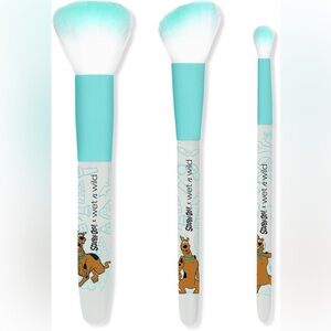 Wet n Wild x Scooby Doo 3 Piece Glow in the Dark Makeup Brush Set